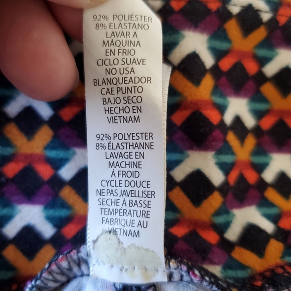 LuLaRoe Leggings Tall and Curvy will be free if bundled with another item - Picture 4 of 13